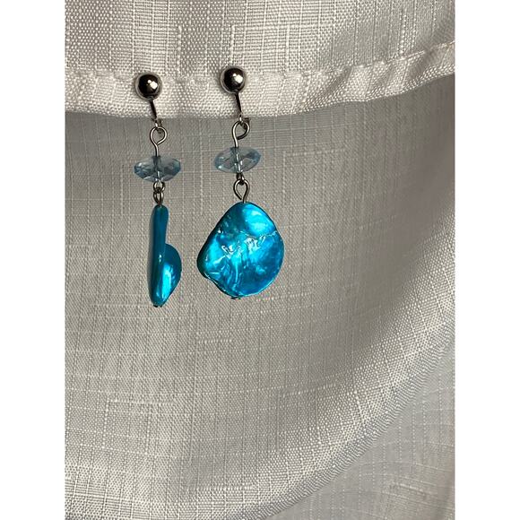 Turquoise shell and plastic crystal bead drop Clip-On Earrings Silvertone VGUC - Picture 1 of 9